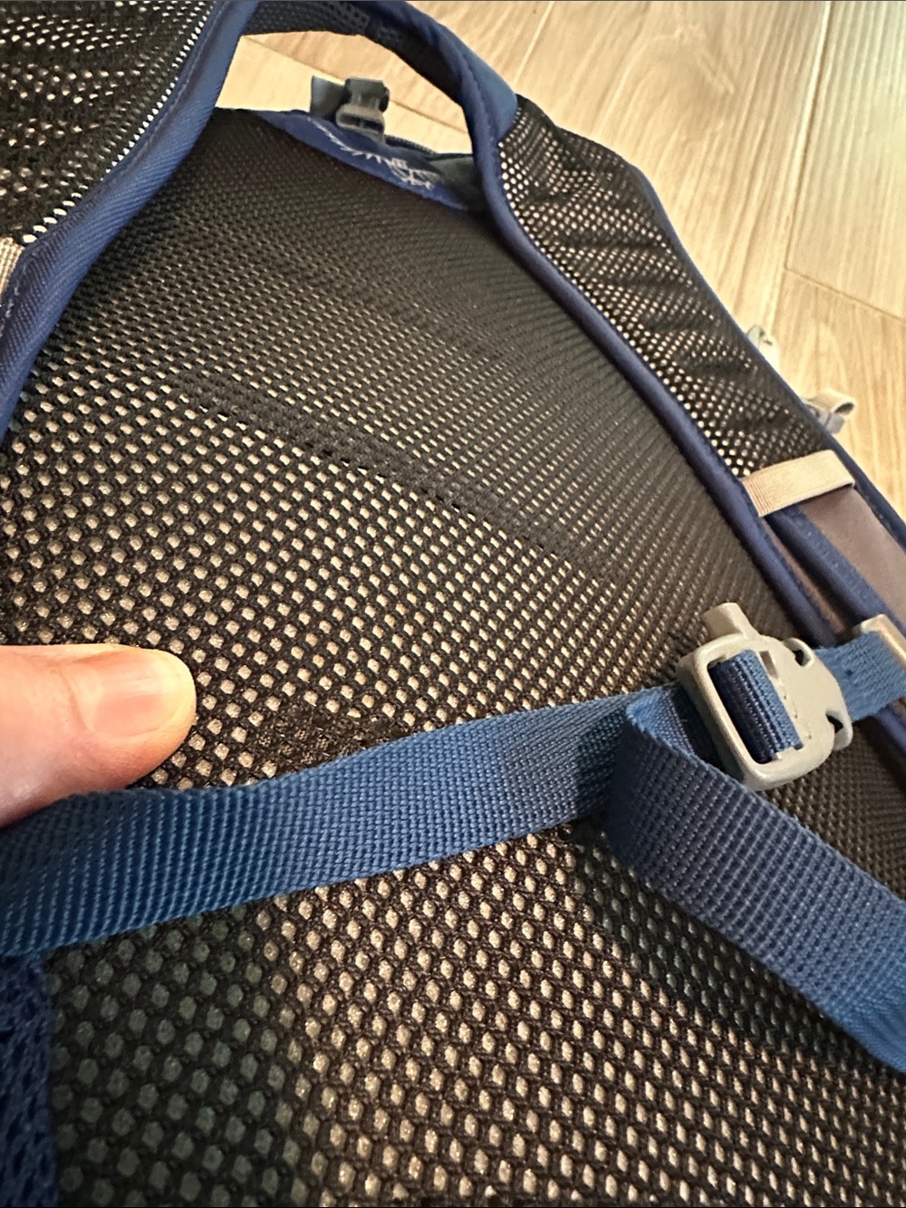OSPREY daylite Navy Daypack with Mountain Pattern - Picture 6 of 10